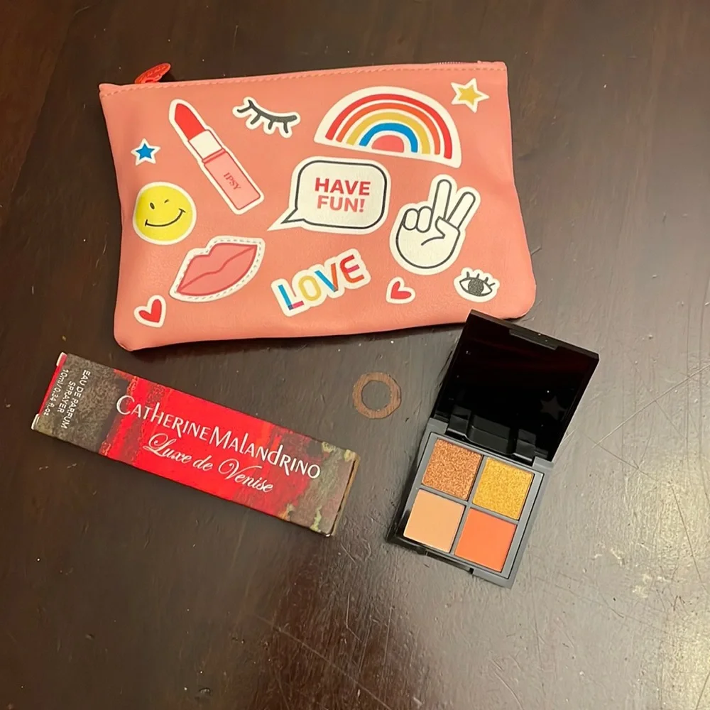 NWT Ipsy make up bag with samples